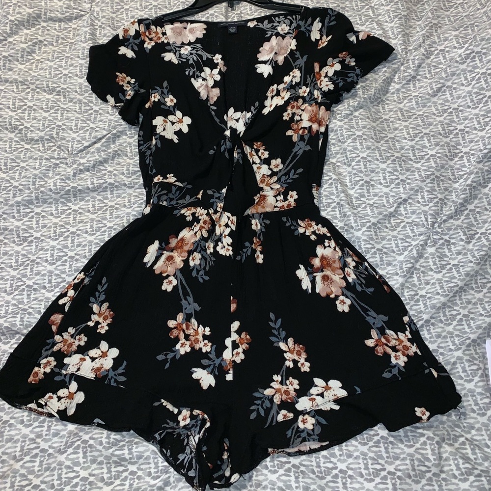 American Eagle keyhole romper